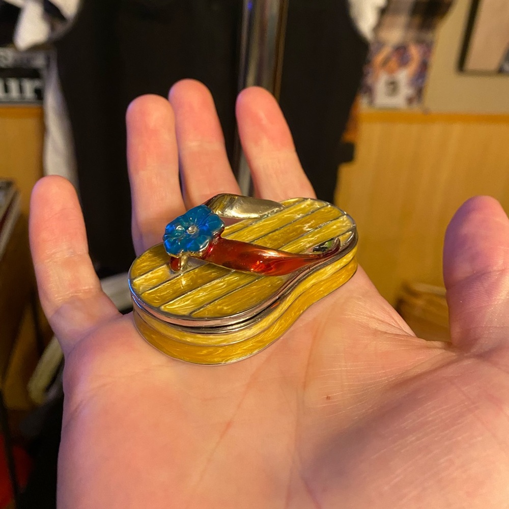 Beach sandal Miniature statue stash magnetic hiding spot